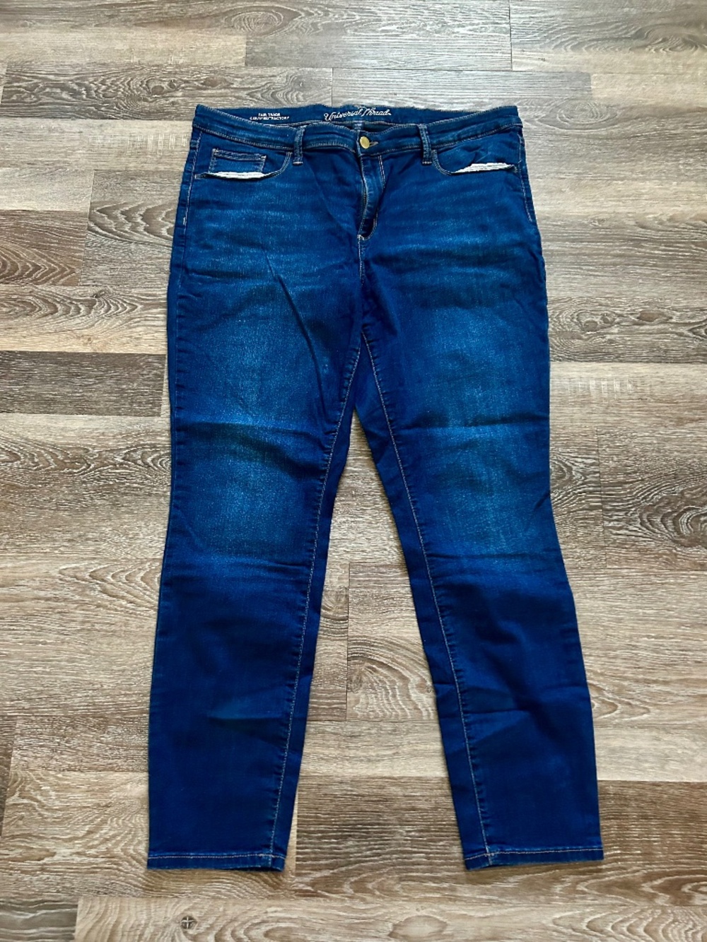 Universal Thread Women’s Mid Rise Skinny Dark Wash Jeans Size 16/33R
